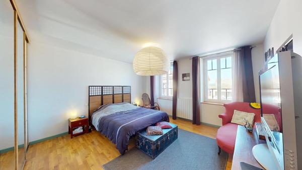 Cadours centre à pied, charme ancien et terrasse.