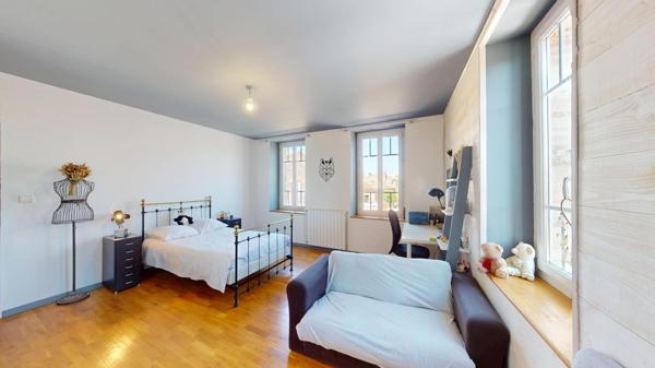 Cadours centre à pied, charme ancien et terrasse.