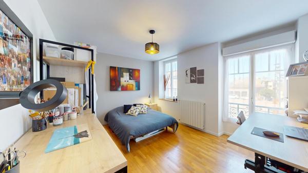 Cadours centre à pied, charme ancien et terrasse.