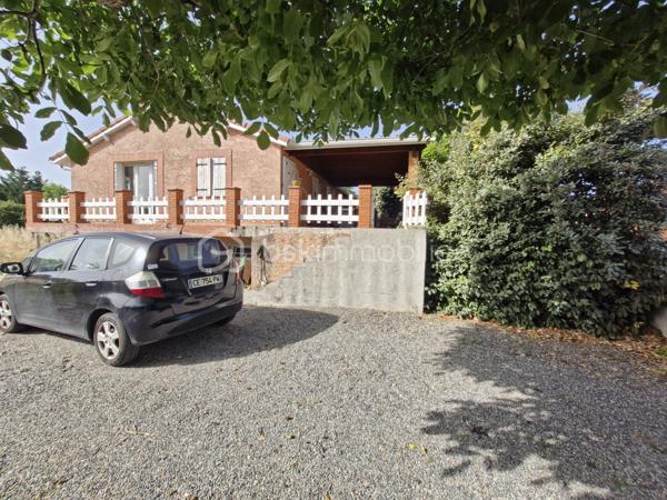 Venez découvrir cette agréable maison familiale, lumineuse, dans un environnement très calme, idéale pour une grande famille ou pour recevoir. 


À l'étage:
-Une Entrée,
-Une grande terrasse couverte avec espace repas,
-Un Balcon,
-Grand séjour chaleureux avec poêle à bois et cuisine ouverte entièrement équipée,
-2 chambres avec rangements, dont une suite parentale,
-Un bureau,
-Une Salle d'eau,
-Un WC indépendant.

Au rez-de-chaussée:
-Grande pièce de vie / salle de jeux avec baie vitrée/ espace cinéma ou 2 em salon,
-3 chambres supplémentaires,
-Un grand couloir aménagé en dressing,
-Une salle d'eau avec WC,
-Une petite buanderie,
-Une cave.

Extérieurs:
-Portail automatisé,
-Parking pour 2 véhicules,
-Jardin agréable et bien aménagé,
-Piscine sécurisée,
-jacuzzi sous terrasse couverte,
-Atelier indépendant dans le jardin,
-Espace potager derrière la maison.

La maison est dans un environnement résidentiel calme, à proximité des écoles, commerces et transports en commun. Accés rapide vers Toulouse et Colomiers.