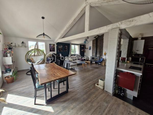 Venez découvrir cette agréable maison familiale, lumineuse, dans un environnement très calme, idéale pour une grande famille ou pour recevoir. 


À l'étage:
-Une Entrée,
-Une grande terrasse couverte avec espace repas,
-Un Balcon,
-Grand séjour chaleureux avec poêle à bois et cuisine ouverte entièrement équipée,
-2 chambres avec rangements, dont une suite parentale,
-Un bureau,
-Une Salle d'eau,
-Un WC indépendant.

Au rez-de-chaussée:
-Grande pièce de vie / salle de jeux avec baie vitrée/ espace cinéma ou 2 em salon,
-3 chambres supplémentaires,
-Un grand couloir aménagé en dressing,
-Une salle d'eau avec WC,
-Une petite buanderie,
-Une cave.

Extérieurs:
-Portail automatisé,
-Parking pour 2 véhicules,
-Jardin agréable et bien aménagé,
-Piscine sécurisée,
-jacuzzi sous terrasse couverte,
-Atelier indépendant dans le jardin,
-Espace potager derrière la maison.

La maison est dans un environnement résidentiel calme, à proximité des écoles, commerces et transports en commun. Accés rapide vers Toulouse et Colomiers.