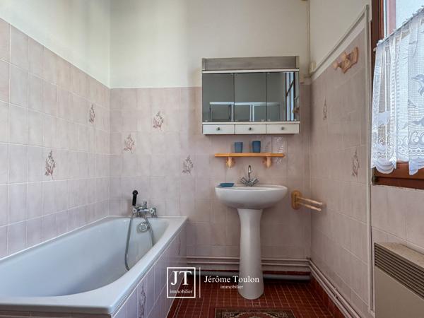 Maison
                                                                                                                                                                                                                                                                                                                        5 pièce(s)                                                                                                                                                                                                          3 chambre(s)                                                                                                                                                                                                          126  m²