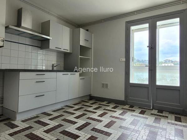Location non meublée - Appartement - Oloron-sainte-marie - Réf.:205423 T4 RENOVE EN CENTRE VILLE - PARKING - CAVE