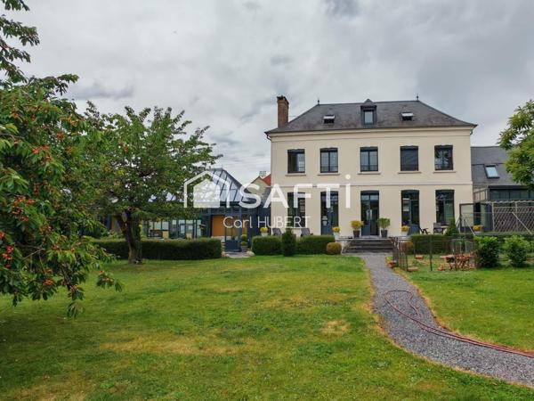 Propriété d’exception – 305 m² habitables – 2 logements – 11 garages – Terrain constructible – Abbeville