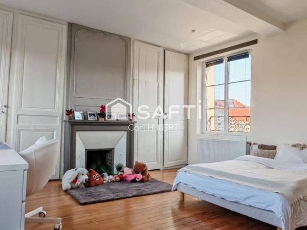 Propriété d’exception – 305 m² habitables – 2 logements – 11 garages – Terrain constructible – Abbeville