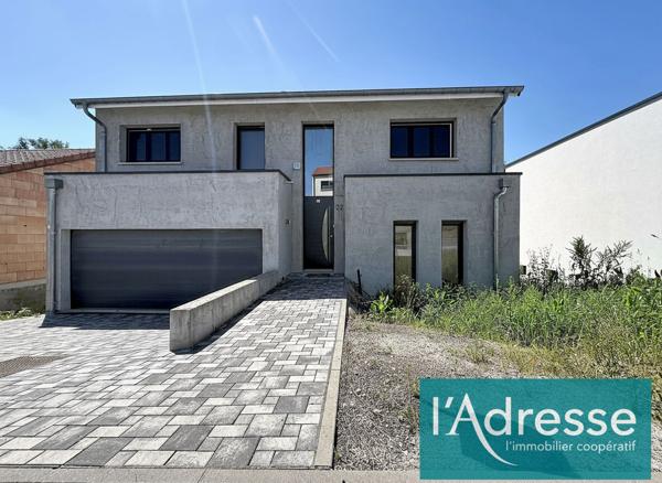 Maison contemporaine 2021 de 156 m² à Woippy