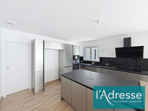Maison contemporaine 2021 de 156 m² à Woippy