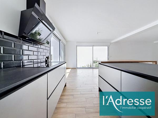 Maison contemporaine 2021 de 156 m² à Woippy
