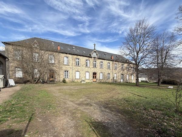 Ancien couvent de plus de 1000m2 Condat