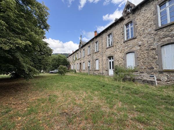 Ancien couvent de plus de 1000m2 Condat