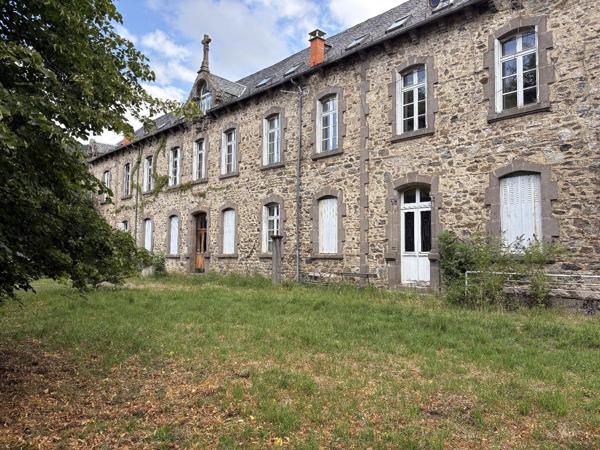 Ancien couvent de plus de 1000m2 Condat