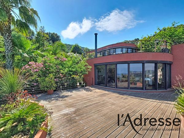 LUXUEUSE VILLA D'ARCHITECTE 300M² VUE MER FEERIQUE