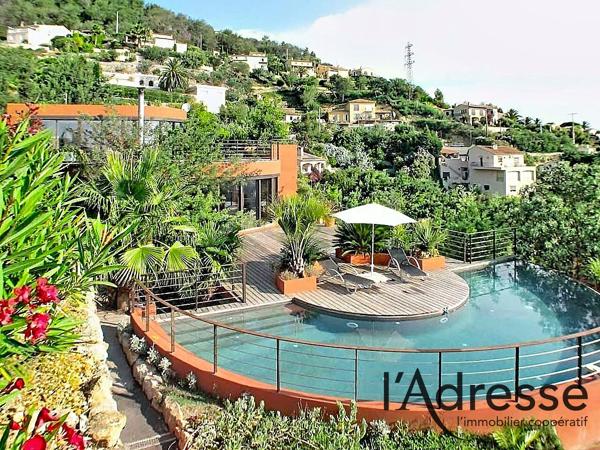 LUXUEUSE VILLA D'ARCHITECTE 300M² VUE MER FEERIQUE