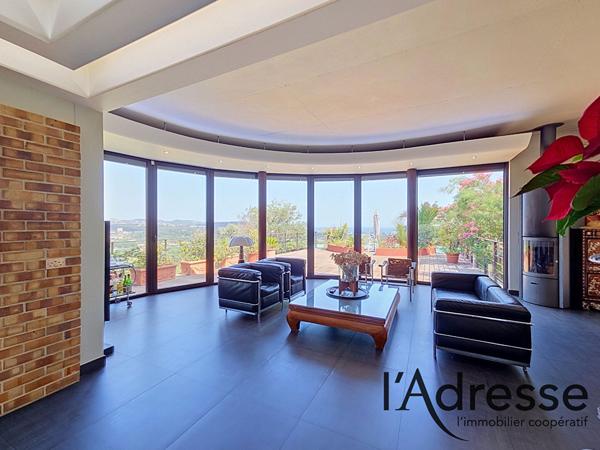 LUXUEUSE VILLA D'ARCHITECTE 300M² VUE MER FEERIQUE
