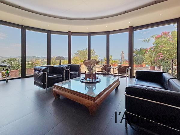 LUXUEUSE VILLA D'ARCHITECTE 300M² VUE MER FEERIQUE