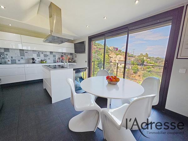 LUXUEUSE VILLA D'ARCHITECTE 300M² VUE MER FEERIQUE
