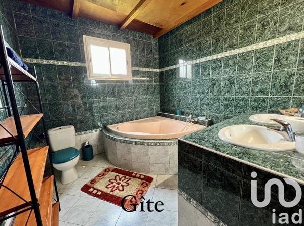 Gîte 6 pièces de 335 m² à Le Tampon (97418)