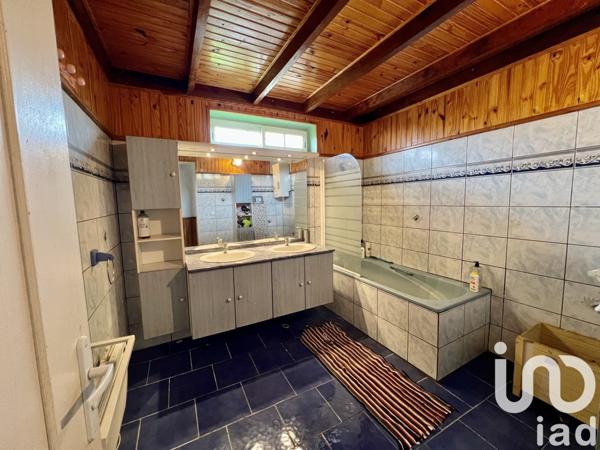 Gîte 6 pièces de 335 m² à Le Tampon (97418)