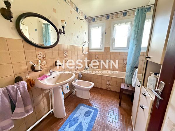 Joli pavillon de plain-pied 78.30 m² avec 2 chambres, sous-sol et jardin à vendre à Montval-sur-Loir (72500)