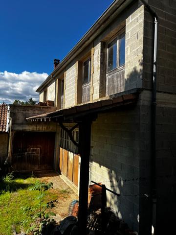 Atelier sur terrain constructible en zone urbaine, avec creation d'appartements.