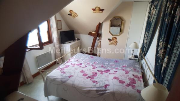 Maison 4 chambres, 3 garages, terrain.