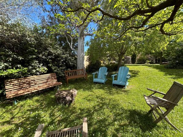 Maison en pierre rénovée sur terrain de 1099 m²