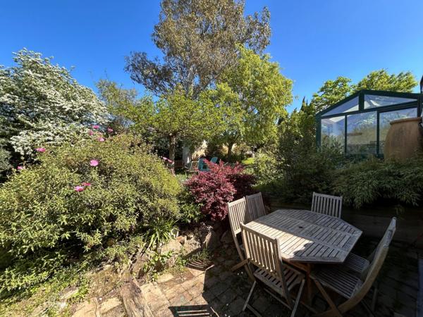 Maison en pierre rénovée sur terrain de 1099 m²