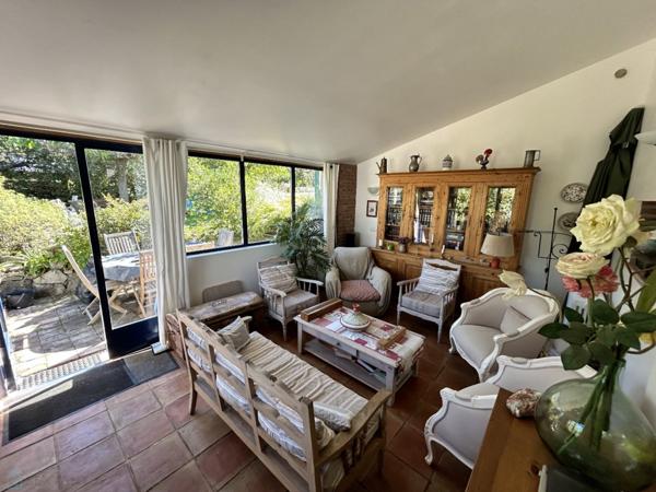 Maison en pierre rénovée sur terrain de 1099 m²