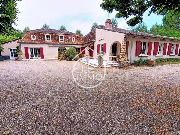 PRIGONRIEUX : Charmante propriété de 348m²  avec piscine