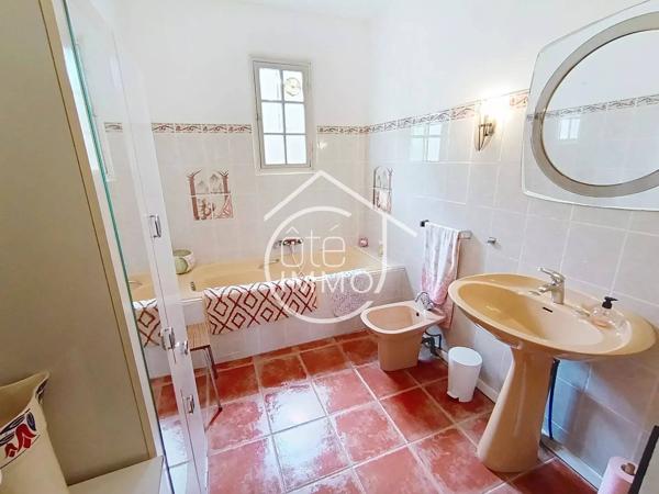 PRIGONRIEUX : Charmante propriété de 348m²  avec piscine