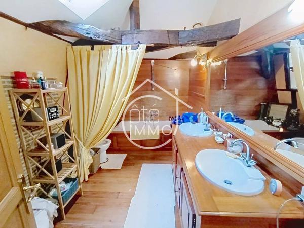 PRIGONRIEUX : Charmante propriété de 348m²  avec piscine