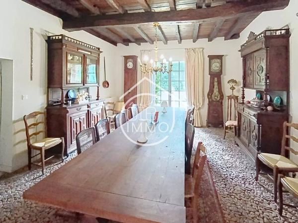 PRIGONRIEUX : Charmante propriété de 348m²  avec piscine