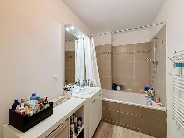 Vente                                                      Appartement
                        
                     3 pièces                      58 m2                     à Quincy-sous-Sénart