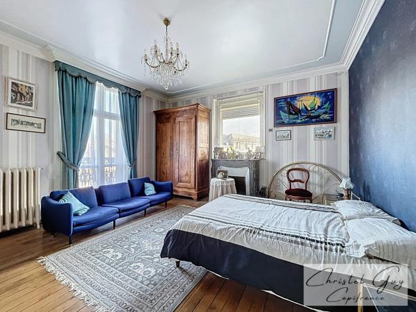 Maison de Maître, coeur de ville MONTVAL-SUR-LOIR (72), 6 chambres, terrain 2090 m²