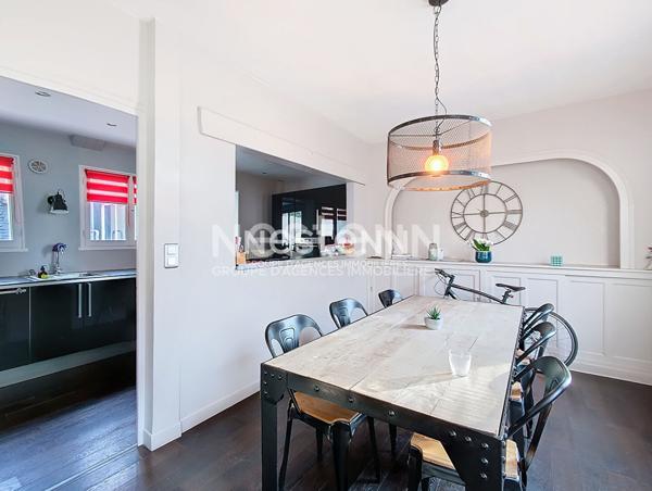 HYPERCENTRE DREUX : grande maison de centre-ville sur 3 niveaux avec toutes commodités à pieds et vue sur le domaine royale, 5 chambres