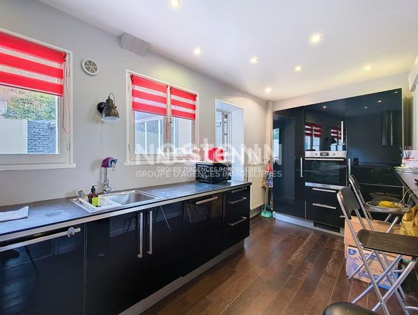 HYPERCENTRE DREUX : grande maison de centre-ville sur 3 niveaux avec toutes commodités à pieds et vue sur le domaine royale, 5 chambres