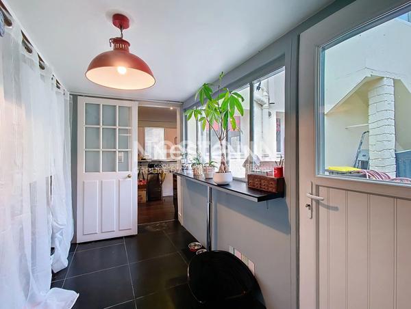 HYPERCENTRE DREUX : grande maison de centre-ville sur 3 niveaux avec toutes commodités à pieds et vue sur le domaine royale, 5 chambres