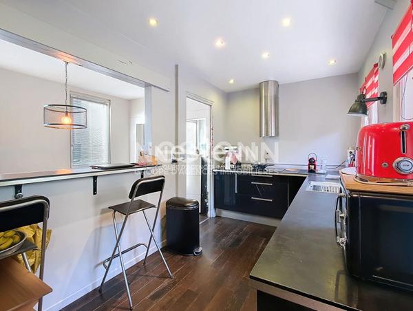 HYPERCENTRE DREUX : grande maison de centre-ville sur 3 niveaux avec toutes commodités à pieds et vue sur le domaine royale, 5 chambres