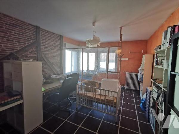 Une maison à usage de commerce et d’habitation