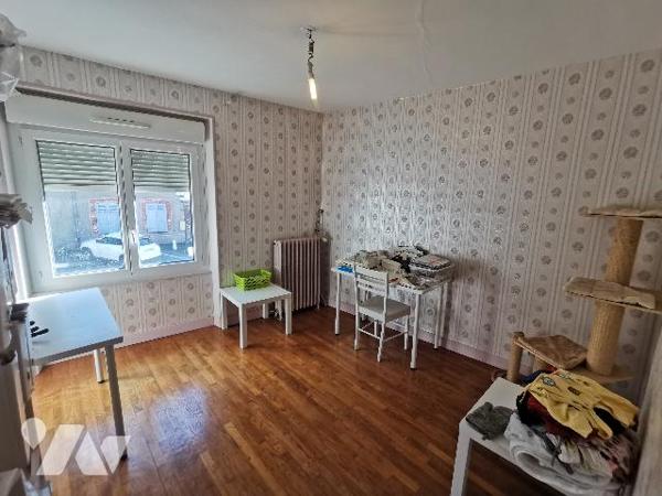 Une maison à usage de commerce et d’habitation