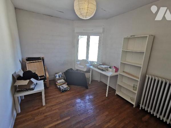 Une maison à usage de commerce et d’habitation