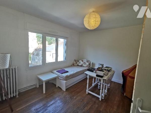 Une maison à usage de commerce et d’habitation