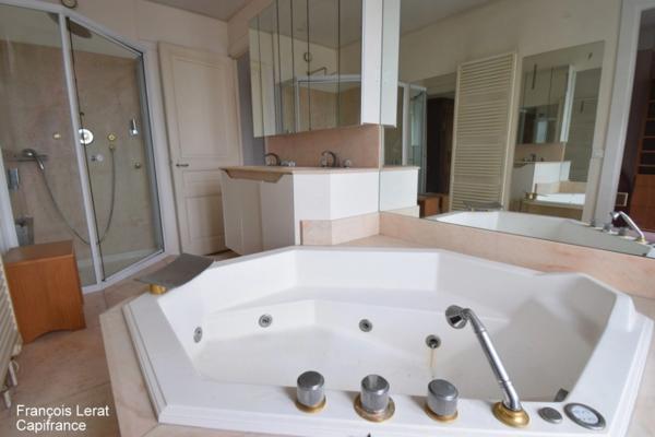 A vendre Appartement 5 pièces - LA MADELAINE - Quartier Botanique/Grand Boulevard - 140 m² - 3 chambres + 1 chambre de service - Ascenseur - Charme de l’ancien – 580 000 € honoraires d’agence inclus