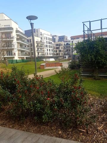 Limite Maisons Alfort ROOFTOP toit terrasse Appartement F3 de 66 m² avec 2 terrasses 32 et 18 m2 et parking sécurisé à Créteil, proche du RER D et du métro ligne 8