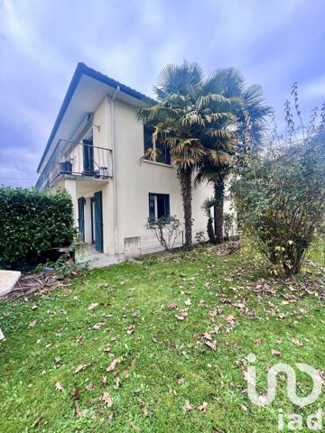 Maison traditionnelle 6 pièces de 208 m² à Vic-en-Bigorre (65500)