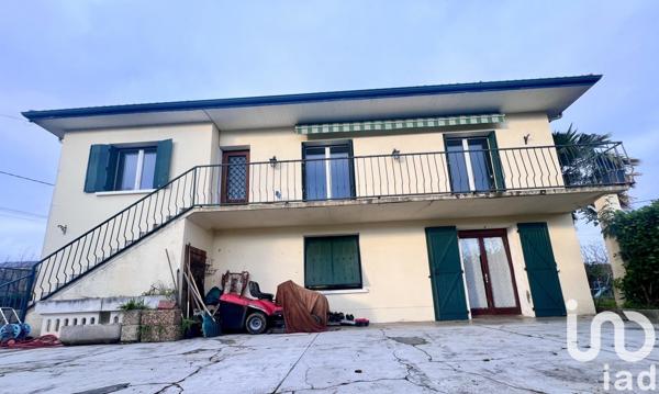 Maison traditionnelle 6 pièces de 208 m² à Vic-en-Bigorre (65500)