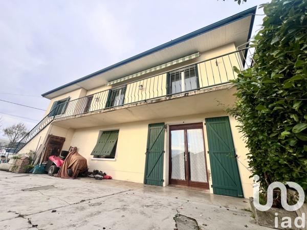 Maison traditionnelle 6 pièces de 208 m² à Vic-en-Bigorre (65500)