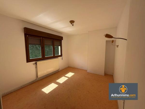 Vente                                                      Maison de village
                        
                     5 pièces                      92 m2                     à Saint-Erme-Outre-Et-Ramecourt