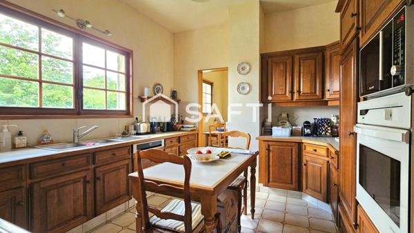 MAISON 8 pièces 5 chambres sur sous-sol total