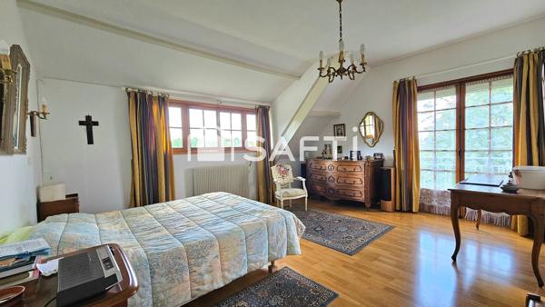 MAISON 8 pièces 5 chambres sur sous-sol total